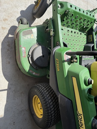 2011 John Deere Z720A Mower/Zero Turn