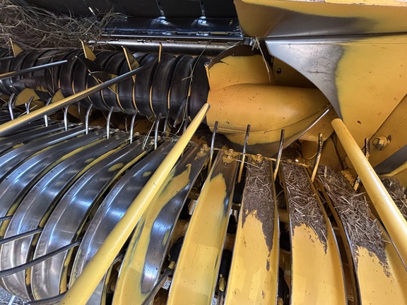 2022 New Holland Rollbelt 560 Baler/Round