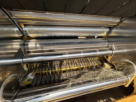 2022 New Holland Rollbelt 560 Baler/Round