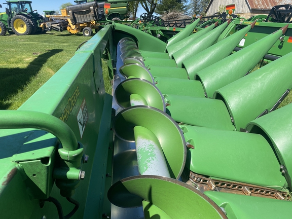 2010 John Deere 608C Header Corn Head