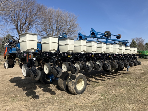 Kinze 3700 Planter