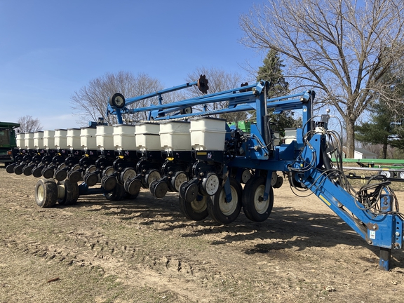 Kinze 3700 Planter