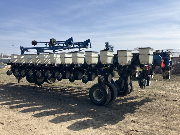 Kinze 3700 Planter