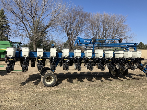 Kinze 3700 Planter