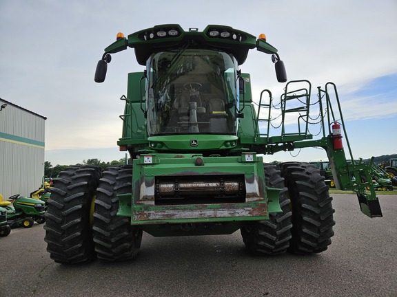 2015 John Deere S680 Combine