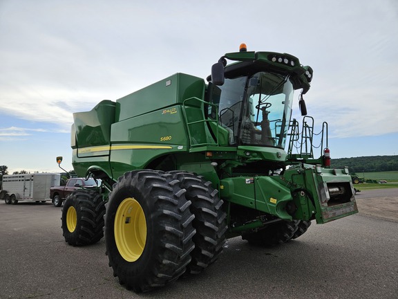 2015 John Deere S680 Combine