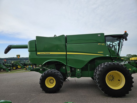 2015 John Deere S680 Combine