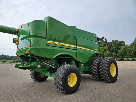 2015 John Deere S680 Combine
