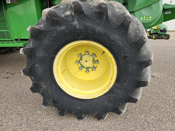 2015 John Deere S680 Combine