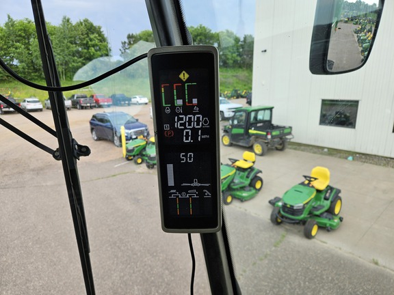 2015 John Deere S680 Combine