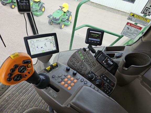 2015 John Deere S680 Combine