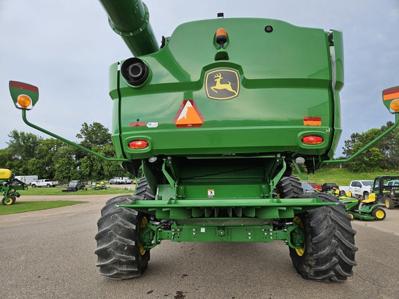 2015 John Deere S680 Combine