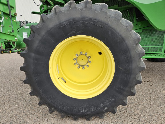 2015 John Deere S680 Combine