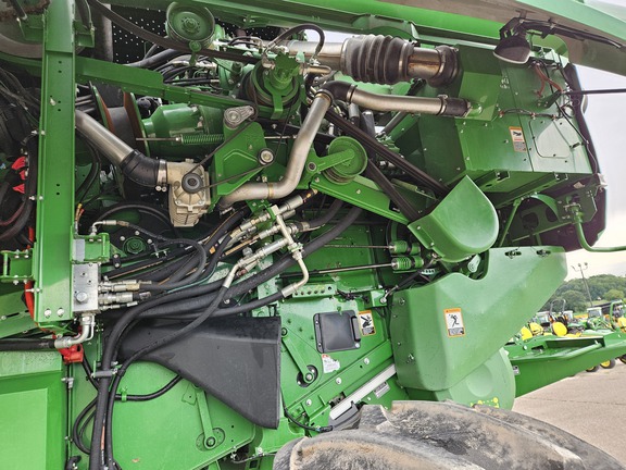 2015 John Deere S680 Combine