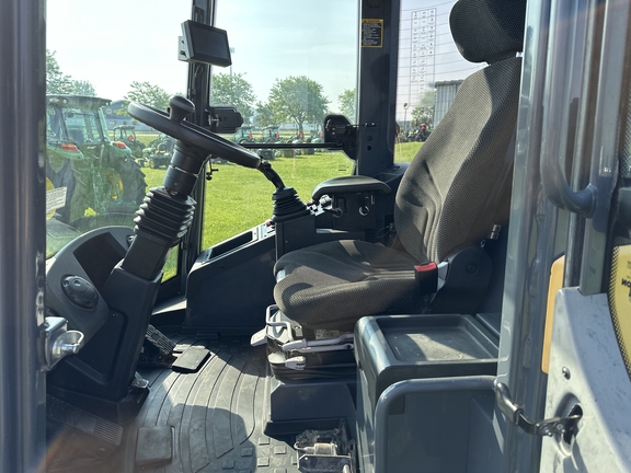 2019 John Deere 324L Compact Utility Loader