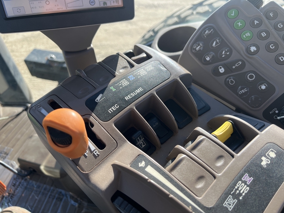 2014 John Deere 8335R Tractor