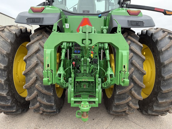 2022 John Deere 8R 370 Tractor