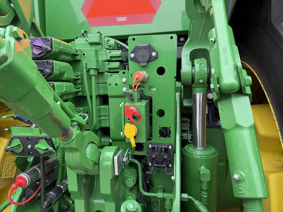 2022 John Deere 8R 370 Tractor