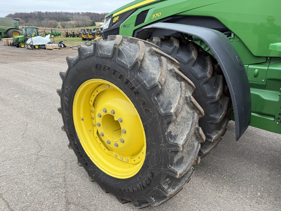 2022 John Deere 8R 370 Tractor