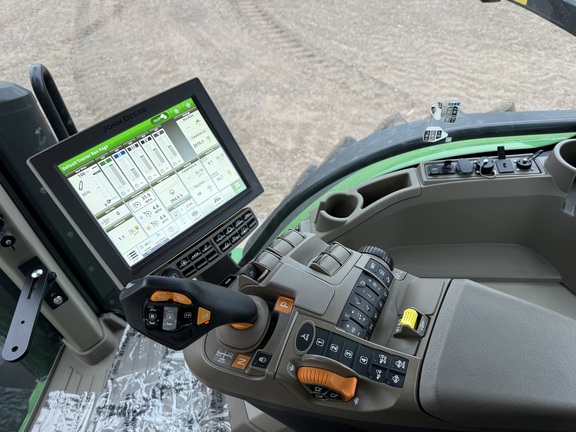 2022 John Deere 8R 370 Tractor