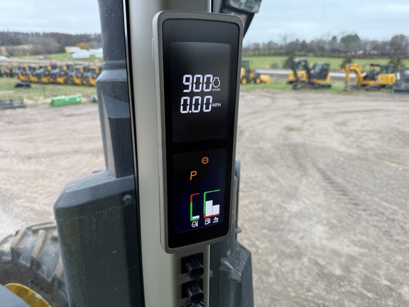 2022 John Deere 8R 370 Tractor