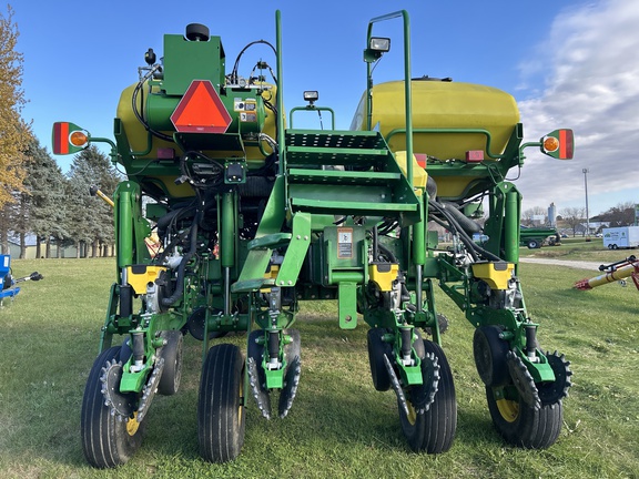 2012 John Deere 1770NT CCS Planter