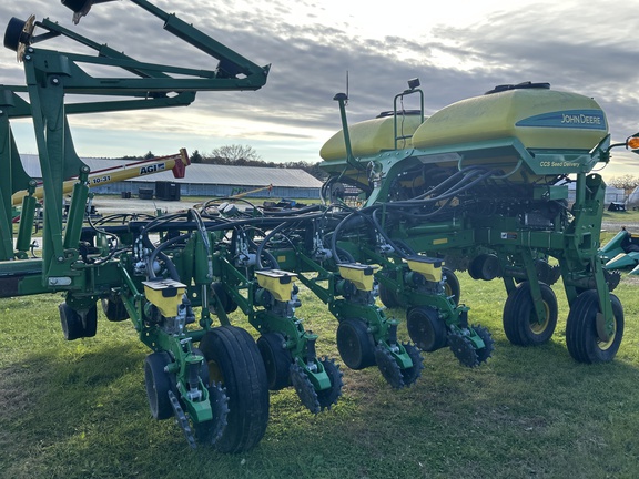2012 John Deere 1770NT CCS Planter