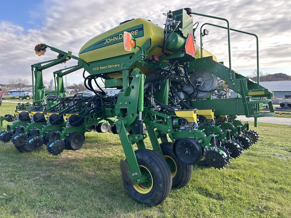 2012 John Deere 1770NT CCS Planter