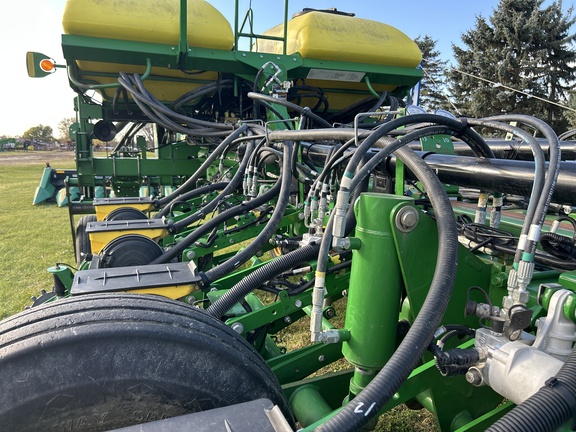 2012 John Deere 1770NT CCS Planter