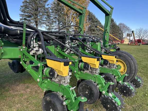 2012 John Deere 1770NT CCS Planter