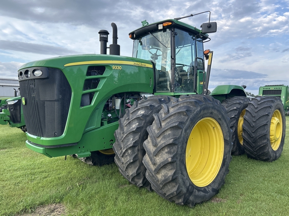 2011 John Deere 9330 Tractor 4WD