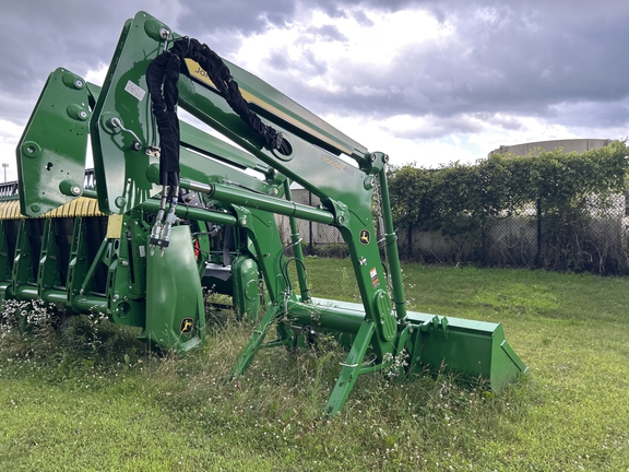 2022 John Deere 700M Loader