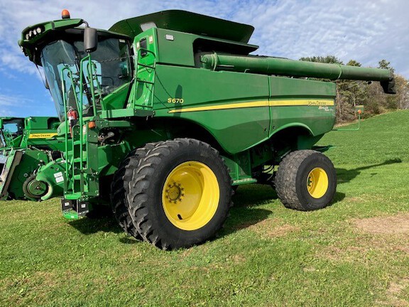 2013 John Deere S670 Combine