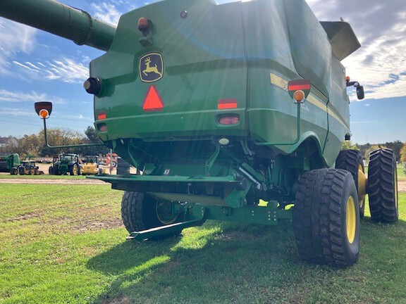2013 John Deere S670 Combine