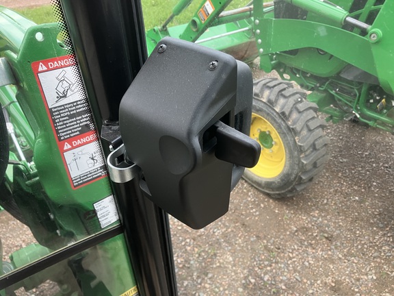 2023 John Deere 3046R Tractor Compact