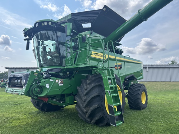2025 John Deere S7 800 Combine