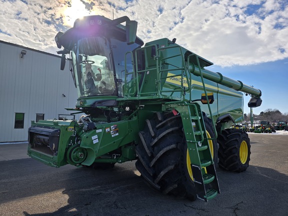 2025 John Deere S7 800 Combine
