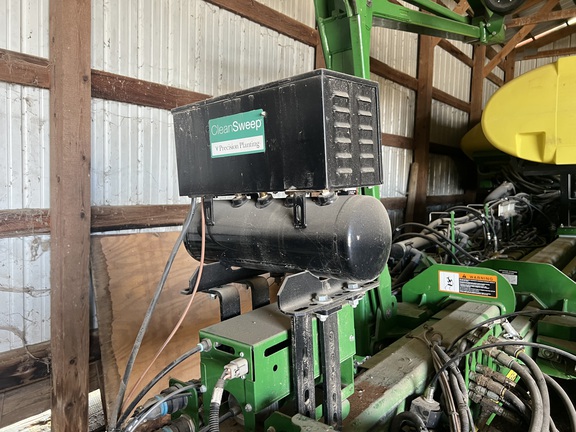 2017 John Deere 1775NT Planter