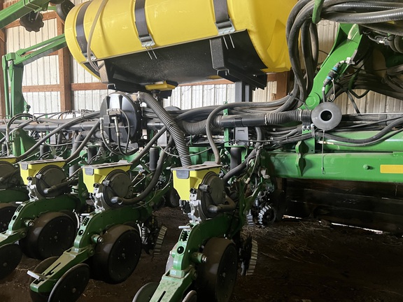 2017 John Deere 1775NT Planter