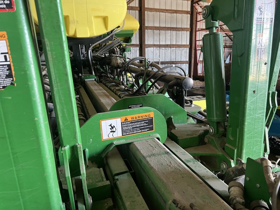 2017 John Deere 1775NT Planter