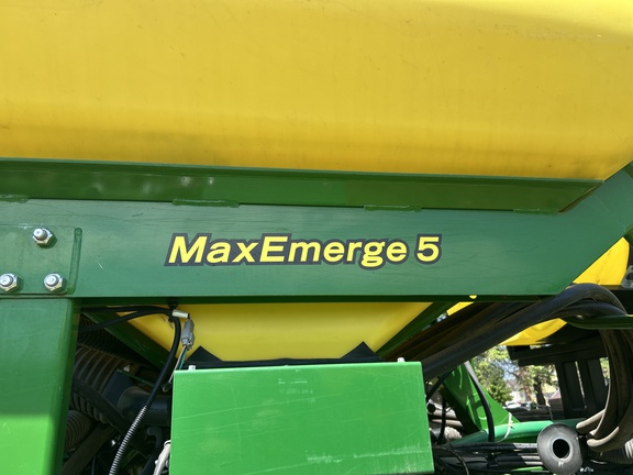 2017 John Deere 1775NT Planter
