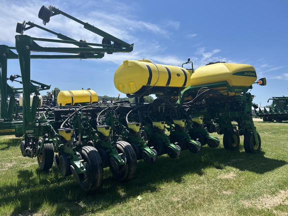 2017 John Deere 1775NT Planter