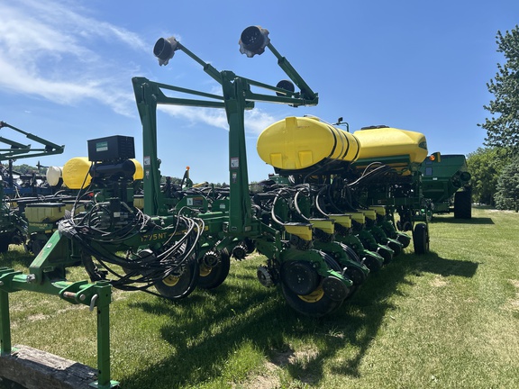 2017 John Deere 1775NT Planter