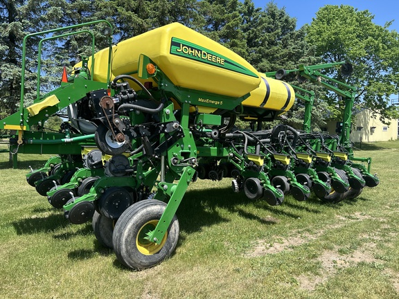 2017 John Deere 1775NT Planter