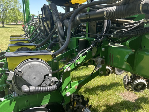 2017 John Deere 1775NT Planter