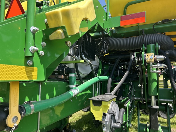 2017 John Deere 1775NT Planter