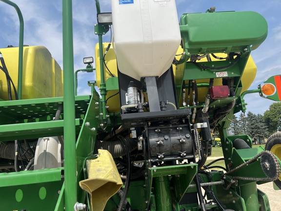 2015 John Deere 1775NT Planter
