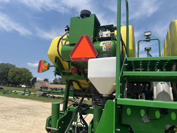 2015 John Deere 1775NT Planter