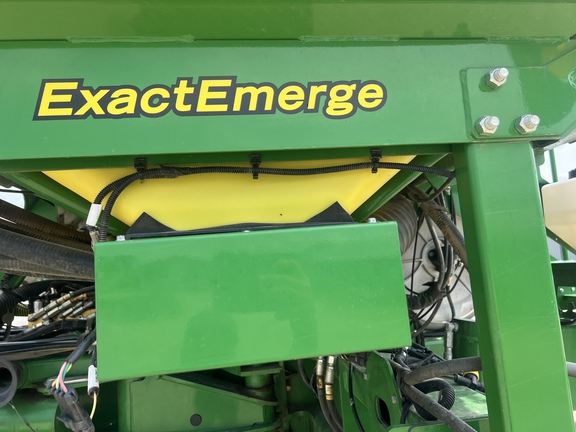 2015 John Deere 1775NT Planter
