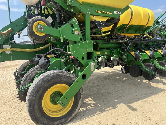 2015 John Deere 1775NT Planter